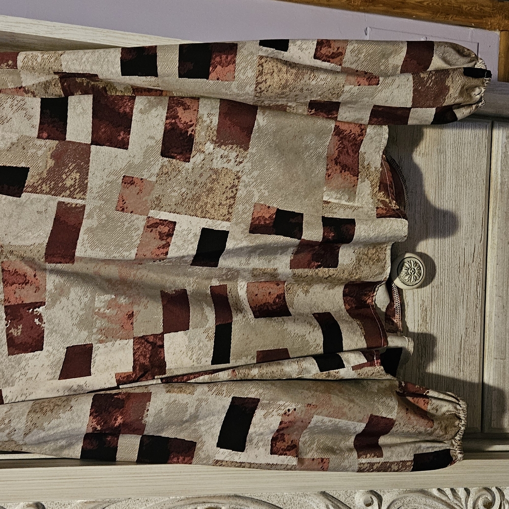 Geometric Patterned Blouse - Picture 2 of 4
